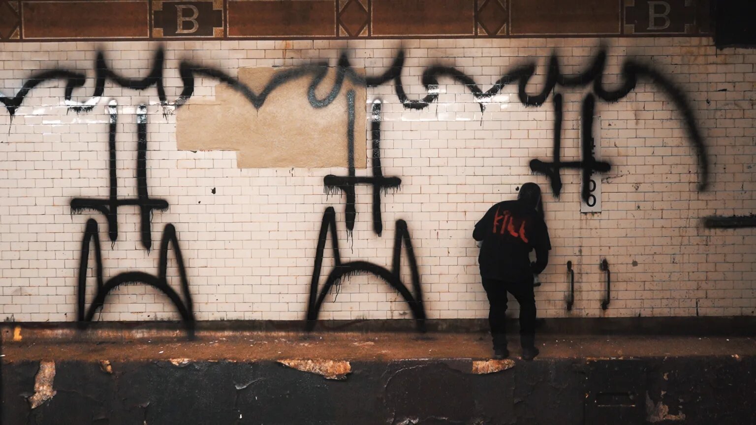 Graffiti Video NYC Underground Tunnels with Bat